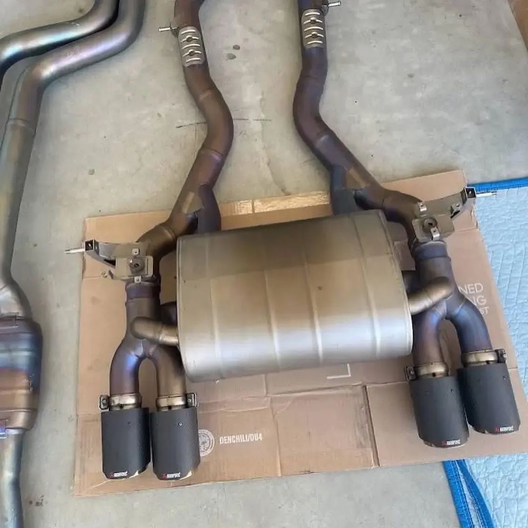 Akrapovic Titanium — BMW M3/M4 — view 3