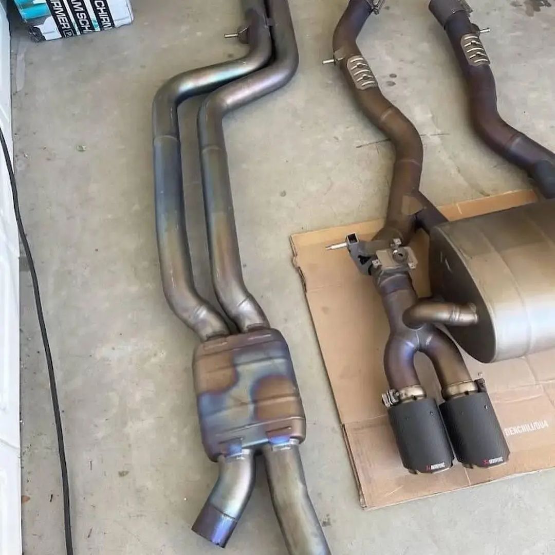Akrapovic Titanium — BMW M3/M4 — view 2