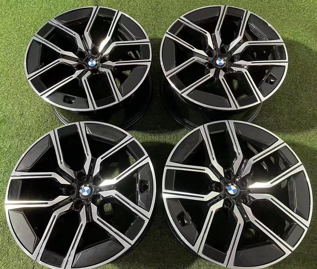BMW M black / machined multi-spoke wheel set