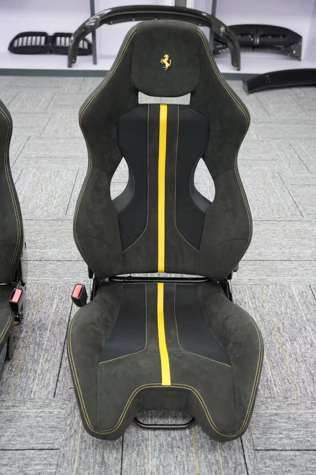Aero Republic 1:1 Pista-Style Dry Prepreg Carbon Fiber Seat for Ferrari 488
