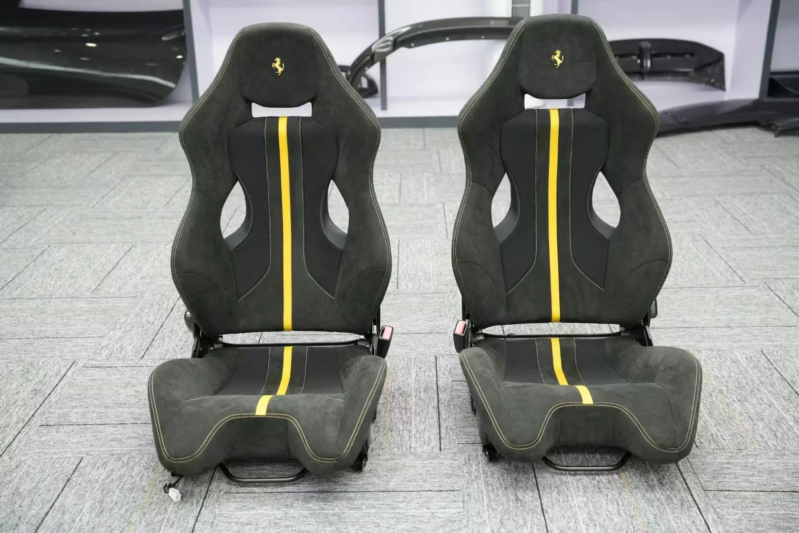 Aero Republic 1:1 Pista-Style Dry Prepreg Carbon Fiber Seat for Ferrari 488 — view 2