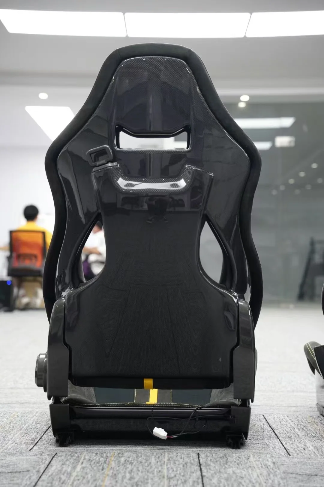 Aero Republic 1:1 Pista-Style Dry Prepreg Carbon Fiber Seat for Ferrari 488 — view 3