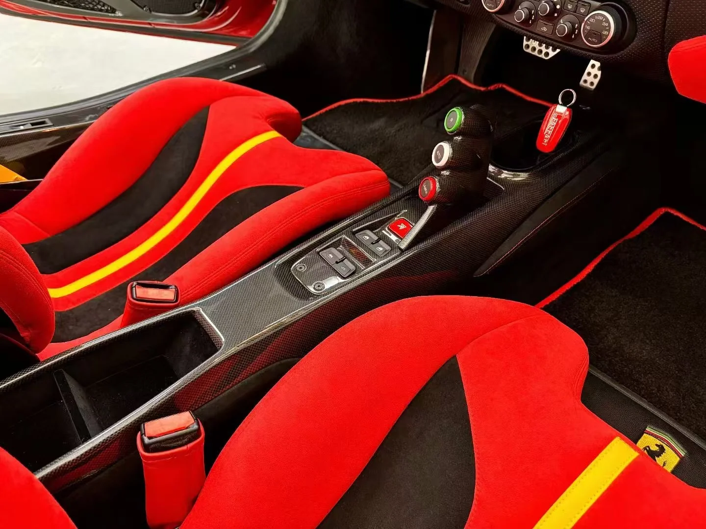 Aero Republic 1:1 Pista-Style Dry Prepreg Carbon Fiber Seat for Ferrari 488 — view 5