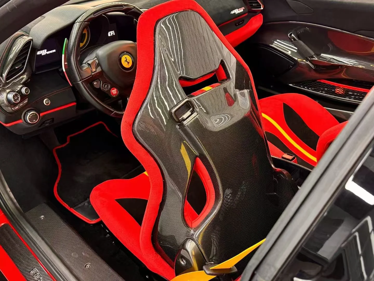 Aero Republic 1:1 Pista-Style Dry Prepreg Carbon Fiber Seat for Ferrari 488 — view 6