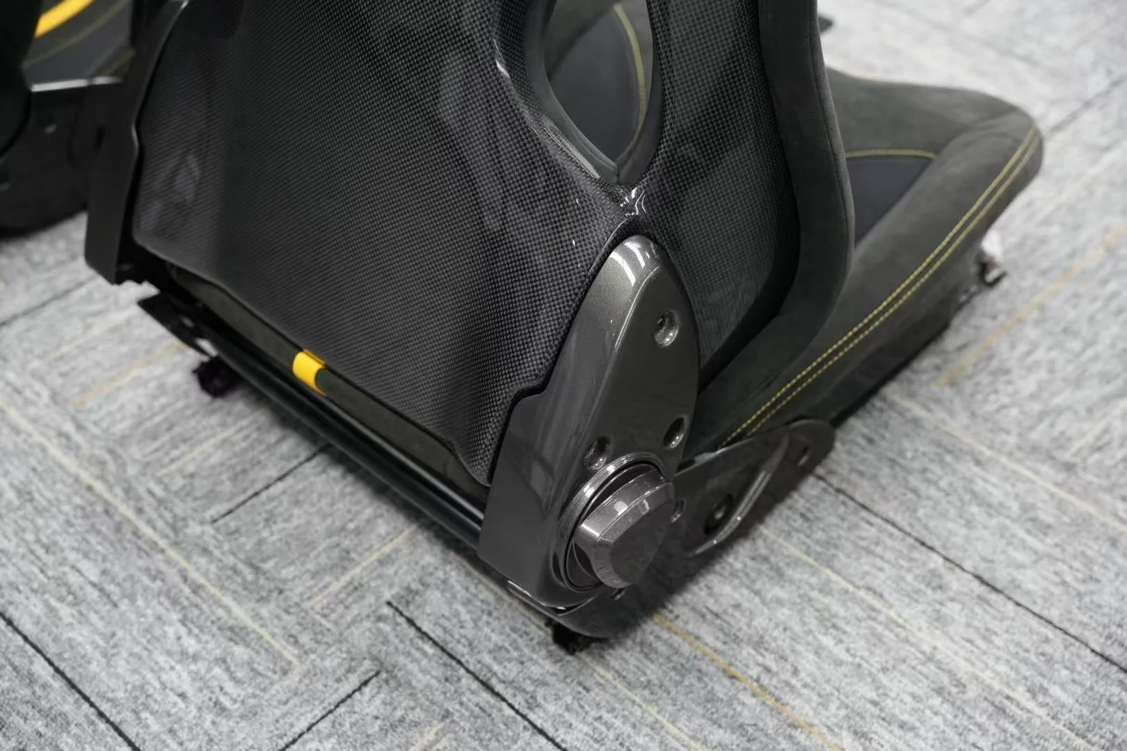 Aero Republic 1:1 Pista-Style Dry Prepreg Carbon Fiber Seat for Ferrari 488 — view 9
