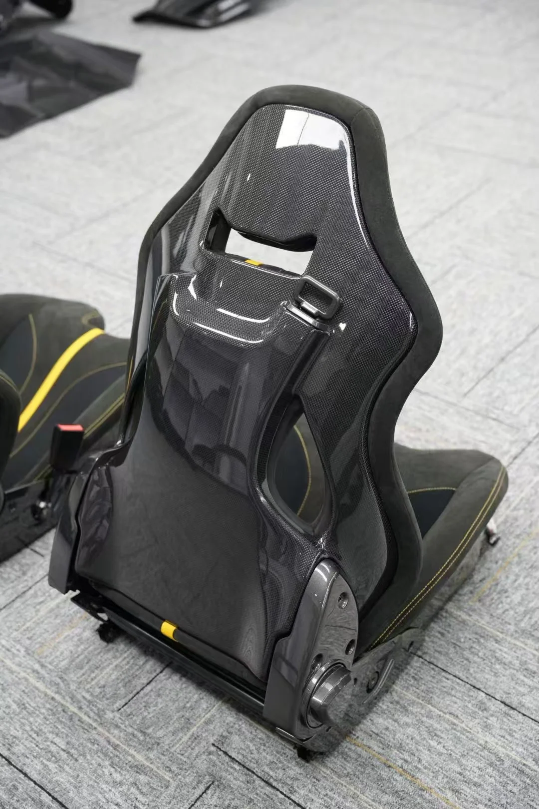 Aero Republic 1:1 Pista-Style Dry Prepreg Carbon Fiber Seat for Ferrari 488 — view 10